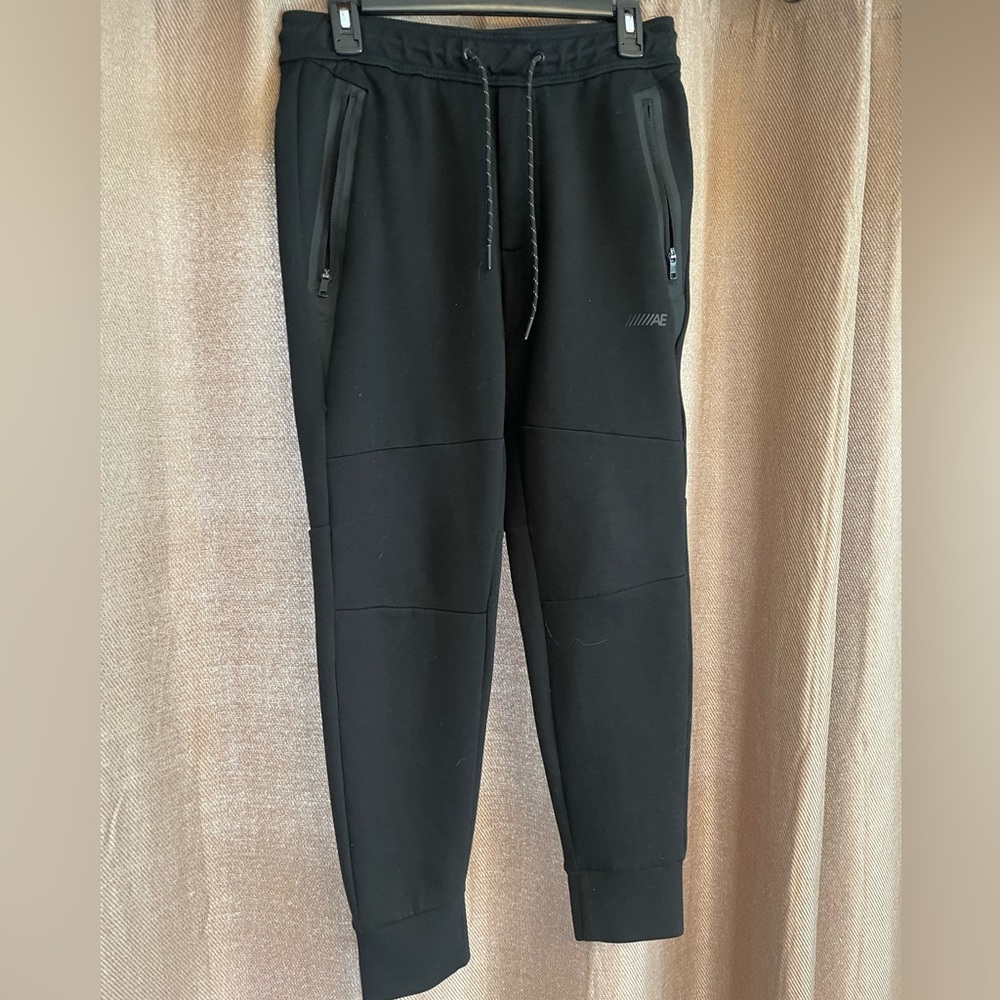 Men’s American Eagle joggers. Size small.